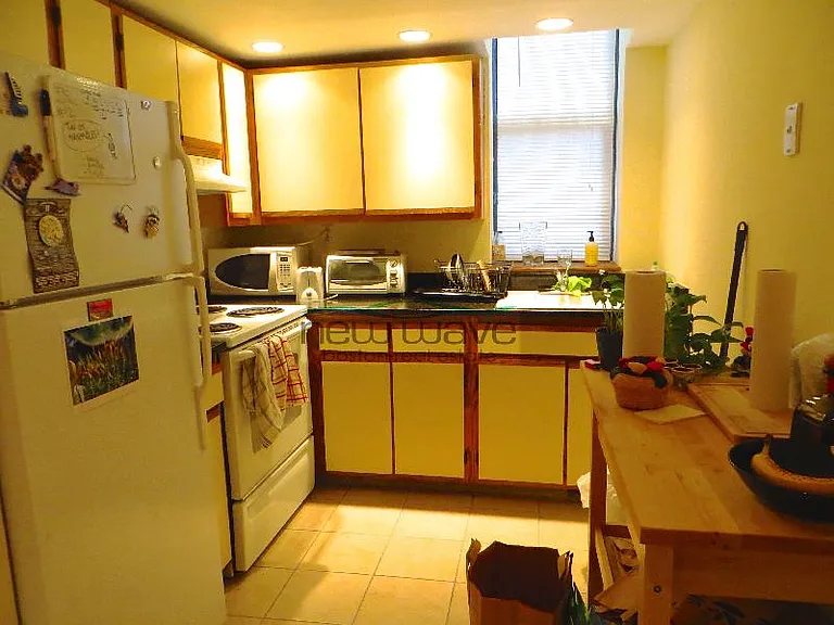 102 Queensberry St #A — Photo 10