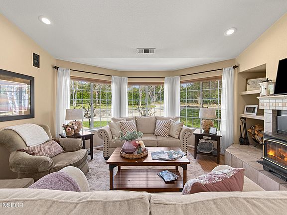 3rd image of 922 College Canyon Rd