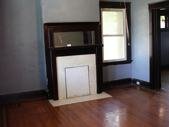 3rd image of 816 Windham Ave #2