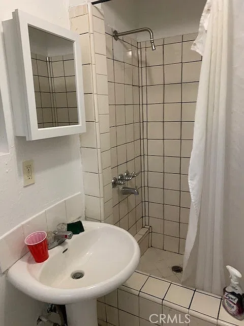 2 bed, 800 sqft, $2,000 — Photo 2