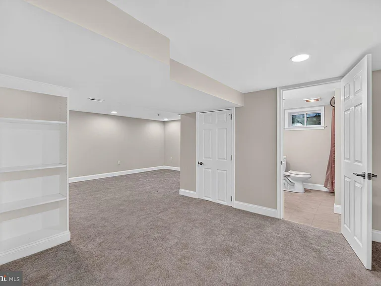 1813 Florin St — Photo 16
