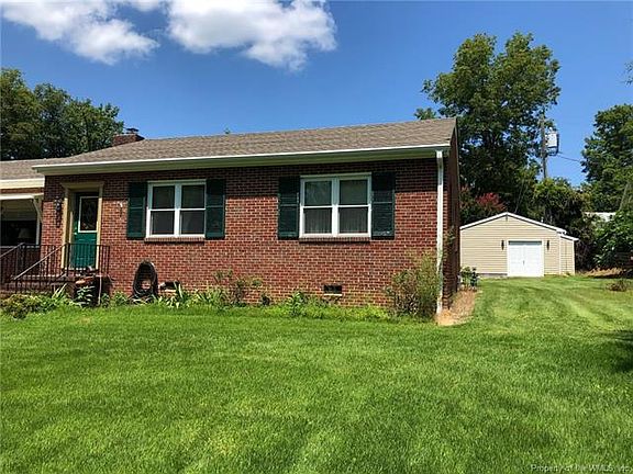 3rd image of 19 Forest Hill Dr