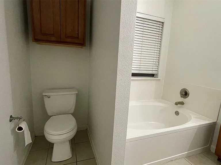 3805 Bronco Bend Loop — Photo 9
