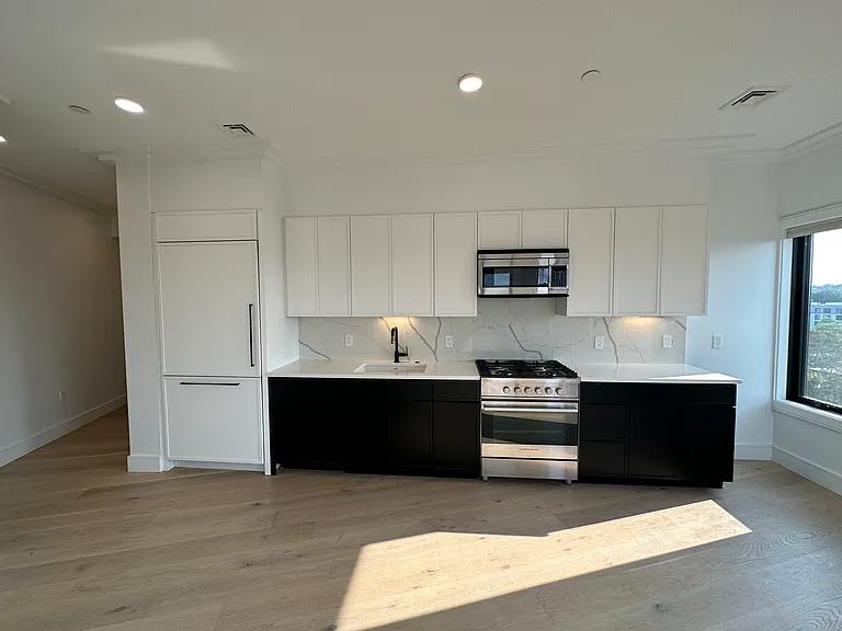 50 Leo M Birmingham Pkwy #604D — Photo 5