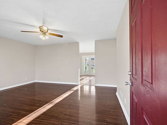 3rd image of 563 Bridgette Dr