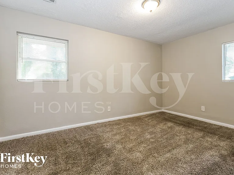 8280 Attleboro Dr — Photo 11