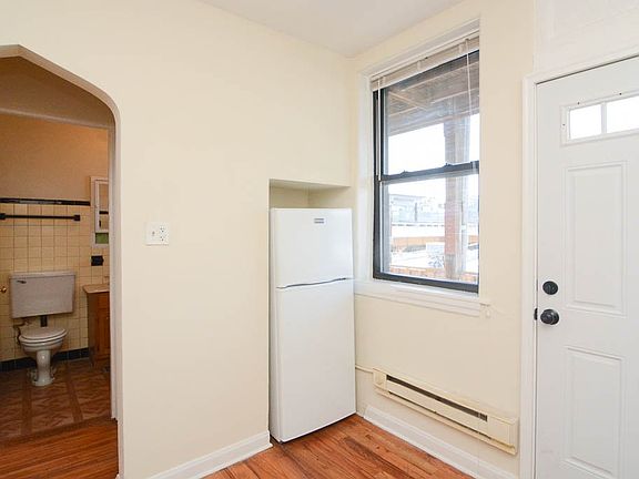 4th image of 4411 N Wolcott Ave APT 2A