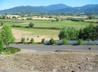 504 Elm St, Phoenix, OR 97535