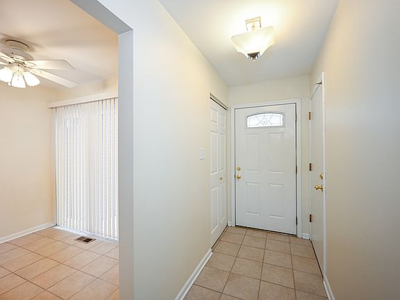 4th image of 1574 Brittany Ct Unit 1574