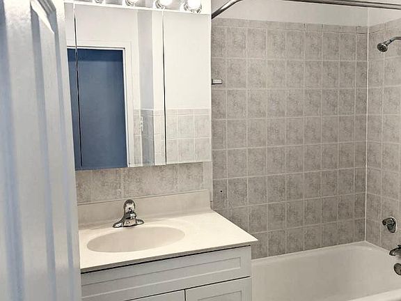 5th image of 6159 N Hoyne Ave #401