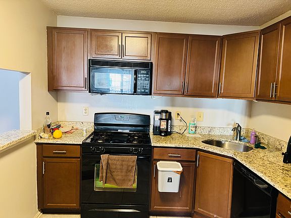 3rd image of 31 Lindsey Ct #31