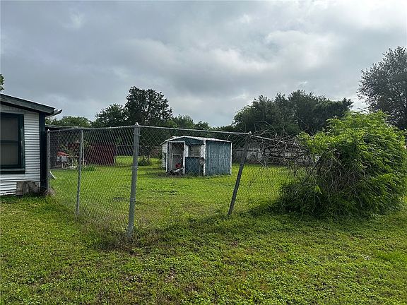 5th image of 705 Mesquite St