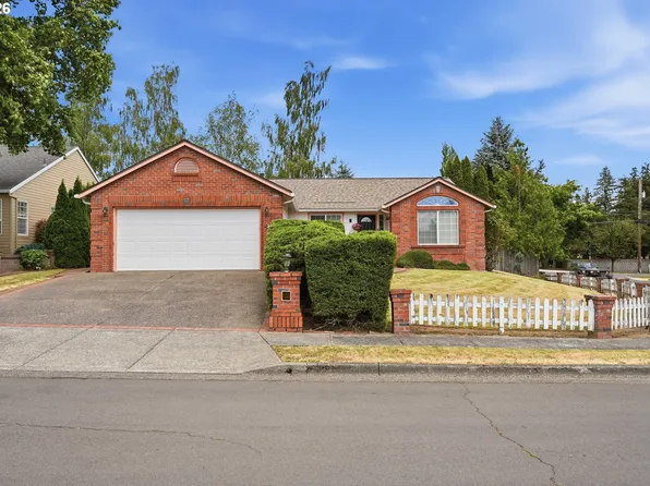 3100 N Clearbrook Ct, Newberg, OR 97132