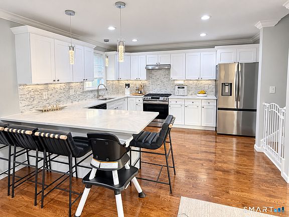 5th image of 28 Brookside Avenue