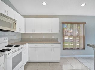 7569 Parkside Pl, Pompano Beach, FL 33063