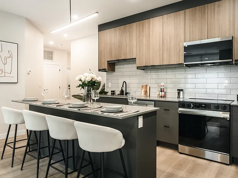 736 8th Ave SW — Photo 93