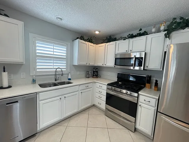2909 Meadow Lawn Ln — Photo 3