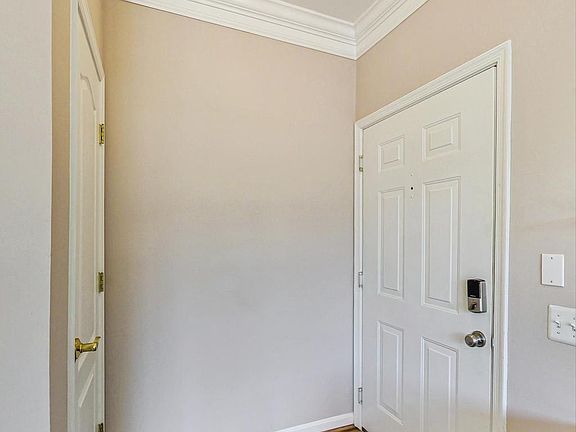 5th image of 1725 Kingsgate Ct Unit 301