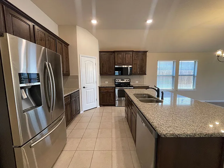 2120 Blakely Ct — Photo 19