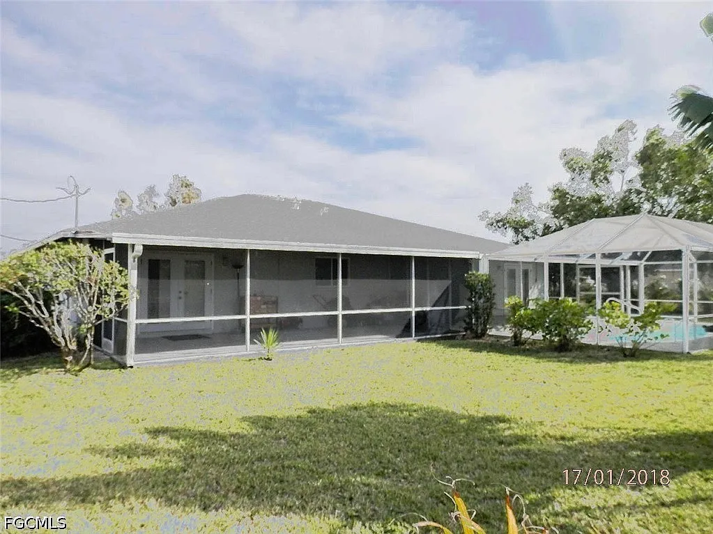 3 bed, 2.0 bath, 1124 sqft, $1,470 — Photo 4