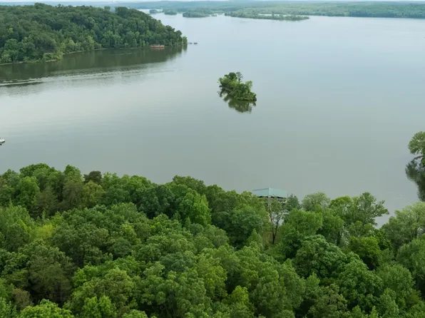 196 Cleburne Point, Waverly, TN 37185