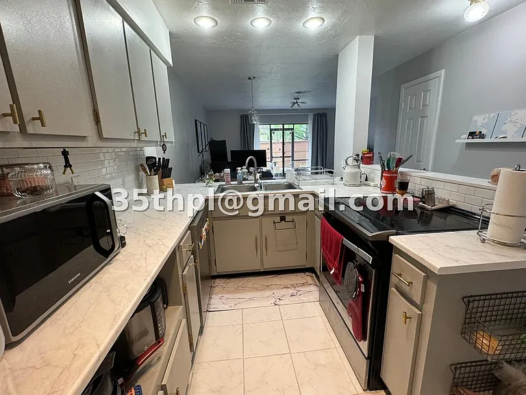 2635 SW 35th Pl — Photo 13