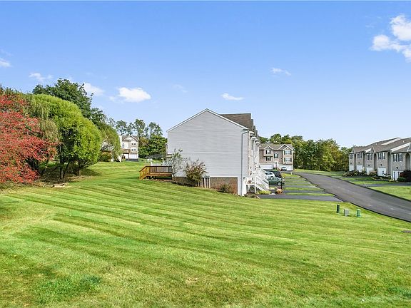 3rd image of 1101 Arrowhead Dr