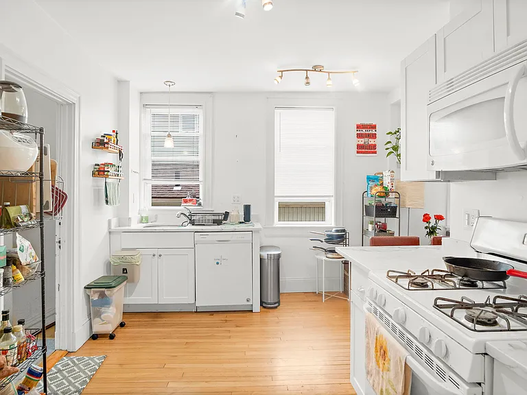 189 Cedar St #2 — Photo 2