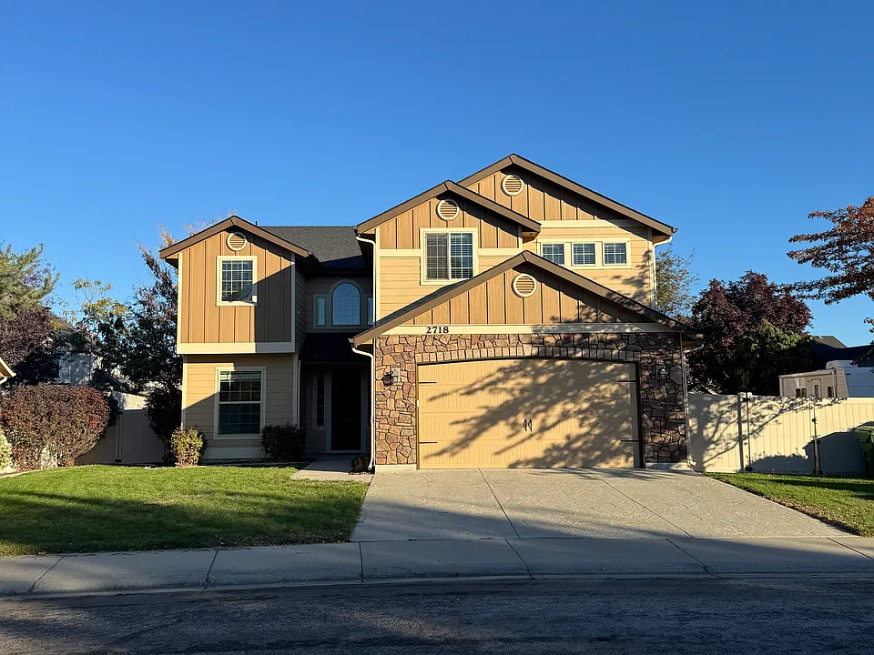 2718 E Nakano Dr