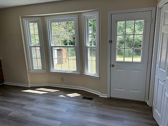 5th image of 395 Donna Dr