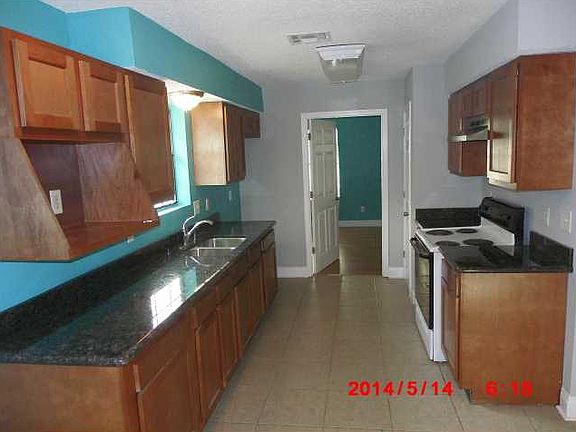 2nd image of 11110 Parkwood Ct N