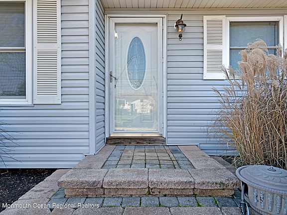 3rd image of 22 Romana Ln
