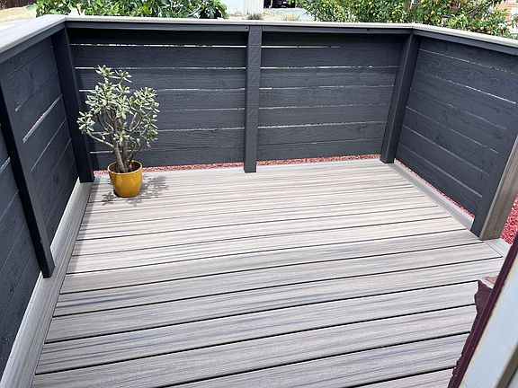 Private platform deck entrance