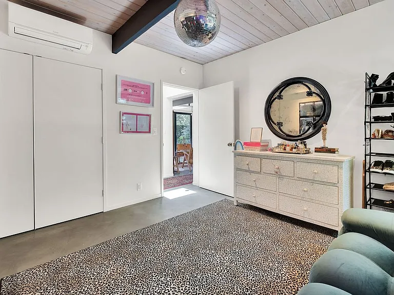 8967 Wonderland Park Ave — Photo 25