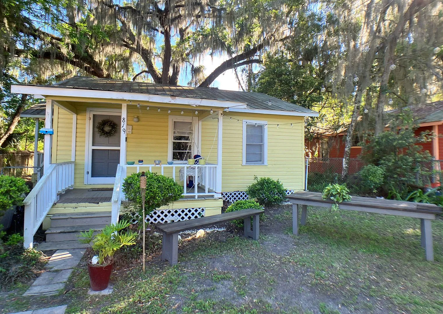 Lovely 2 Bedroom, 1 Bathroom Home (Huge Backyard) — Photo 1