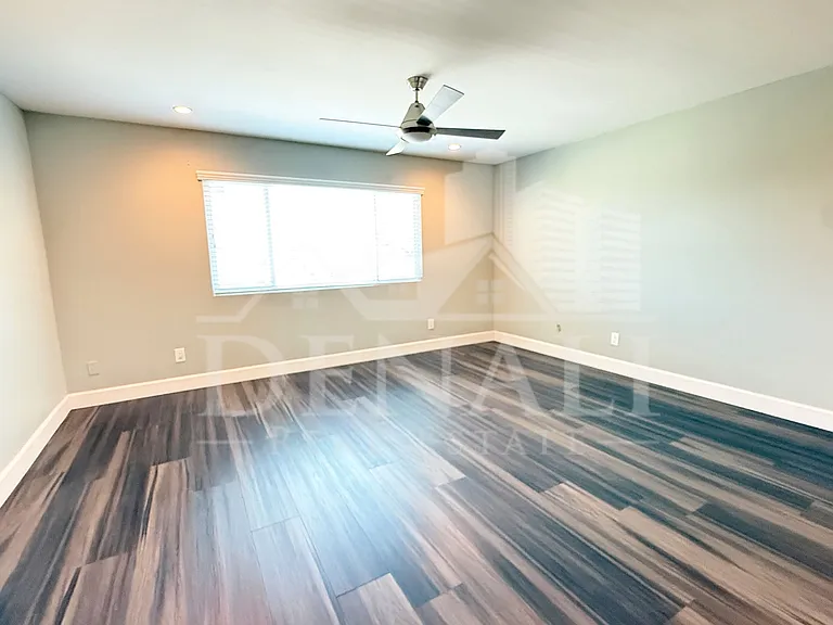 811 E Chilton Dr — Photo 19