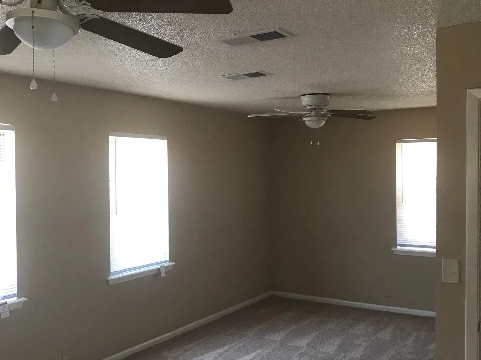 5305 Dewey St — Photo 2