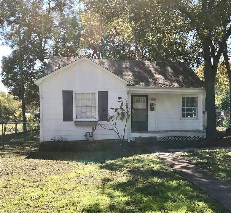 2nd image of 910 17th St