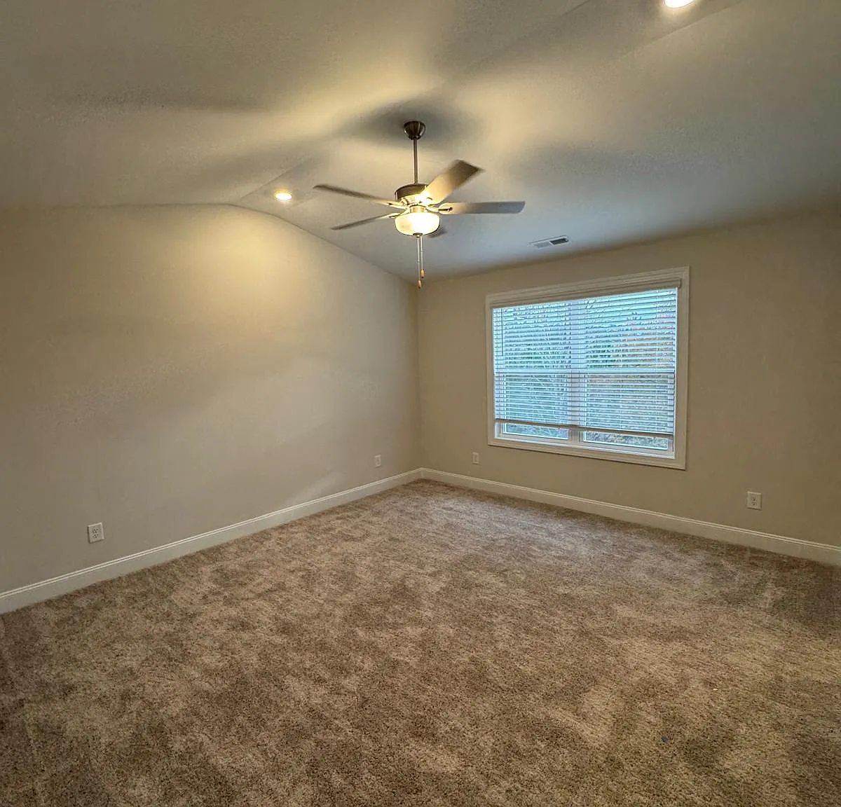 3 bed, 2.5 bath, 2172 sqft, $2,175 — Photo 4