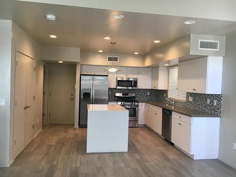 982 E Park Modern Dr — Photo 17