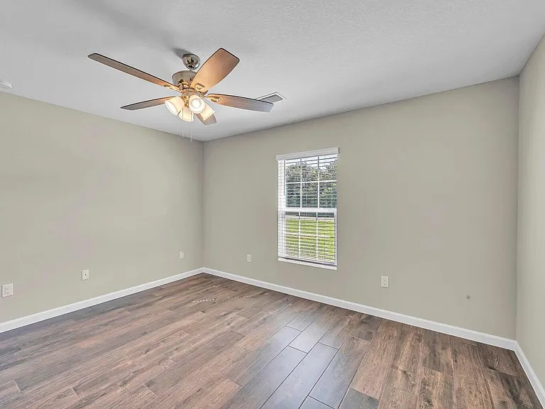 574 NW Bayshore Blvd — Photo 33
