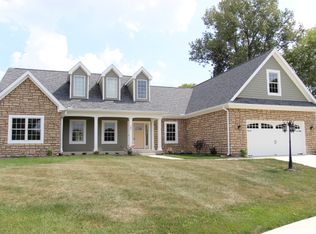 942 Dickerson Dr, Troy, OH 45373