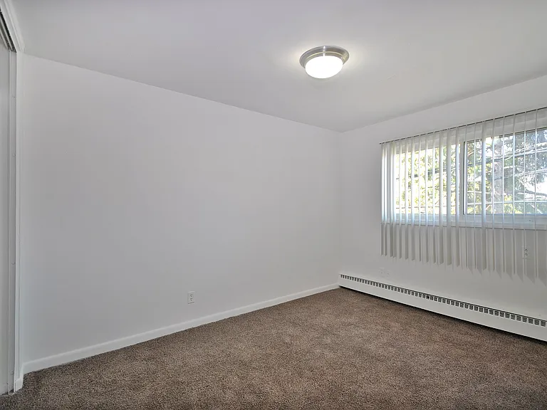 Silverstone Apartments — Photo 13