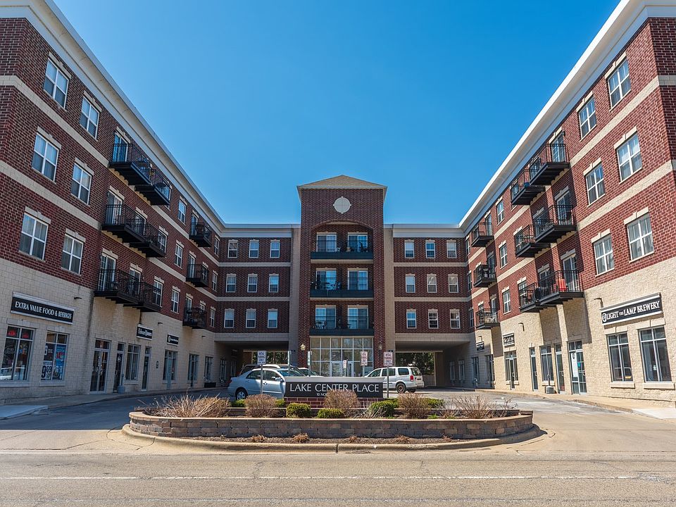 1st image of 10 N Lake St APT 210