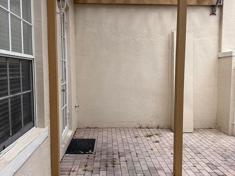 2512 NW 4th St — Photo 19