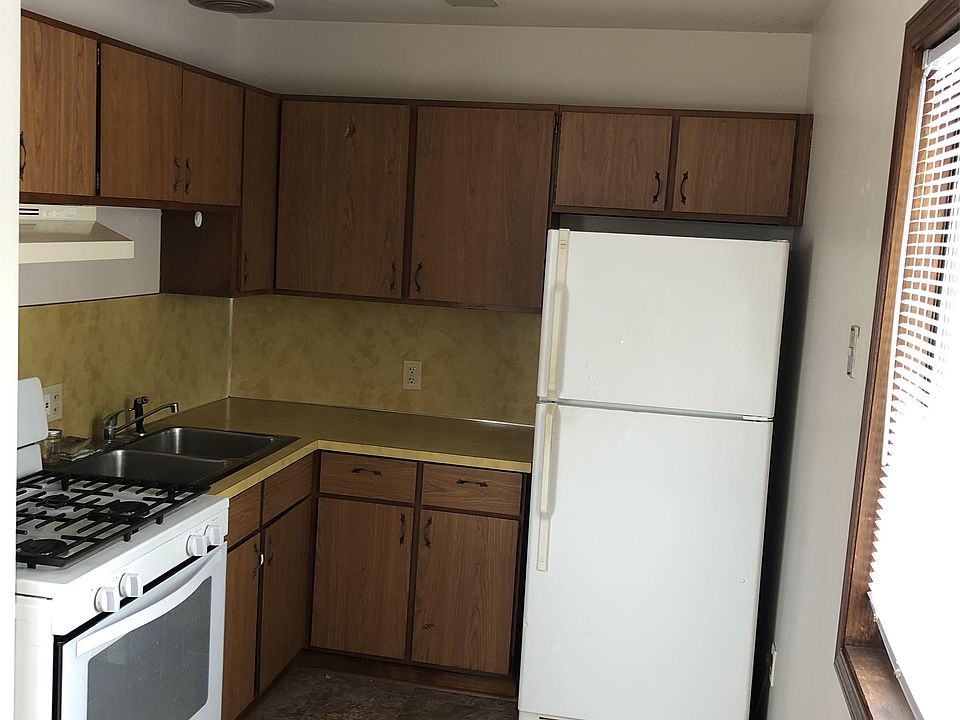2nd image of 84 S 1st St APT 3
