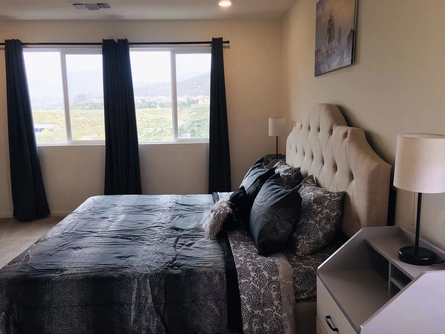6 bed, 2537 sqft, $1,000 — Photo 2