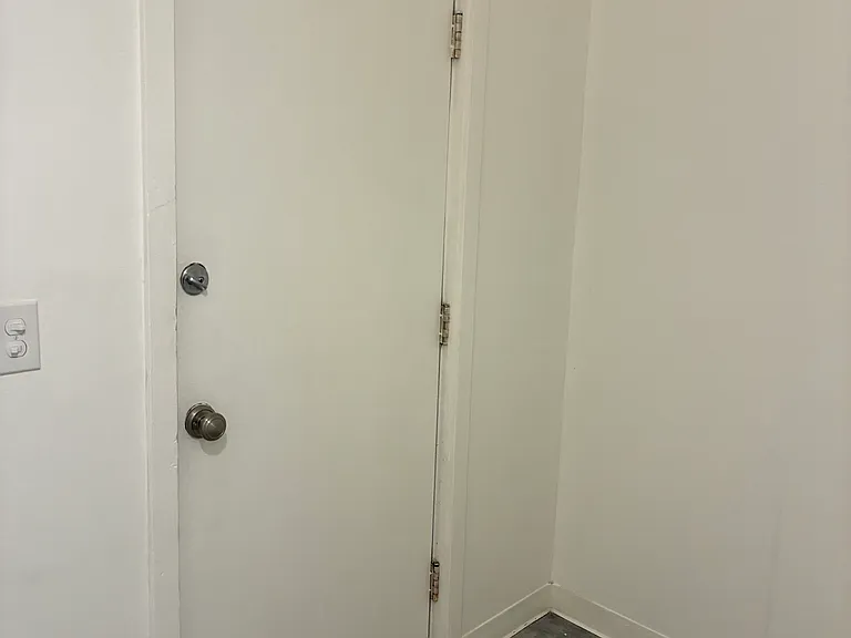 170 Pine St #4 — Photo 23
