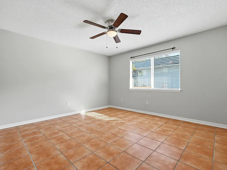 201 College Blvd E #11 — Photo 19