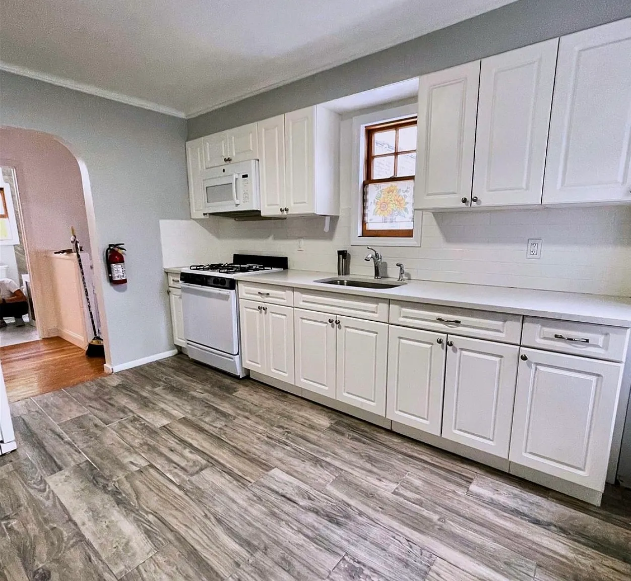 3 bed, $3,000 — Photo 4